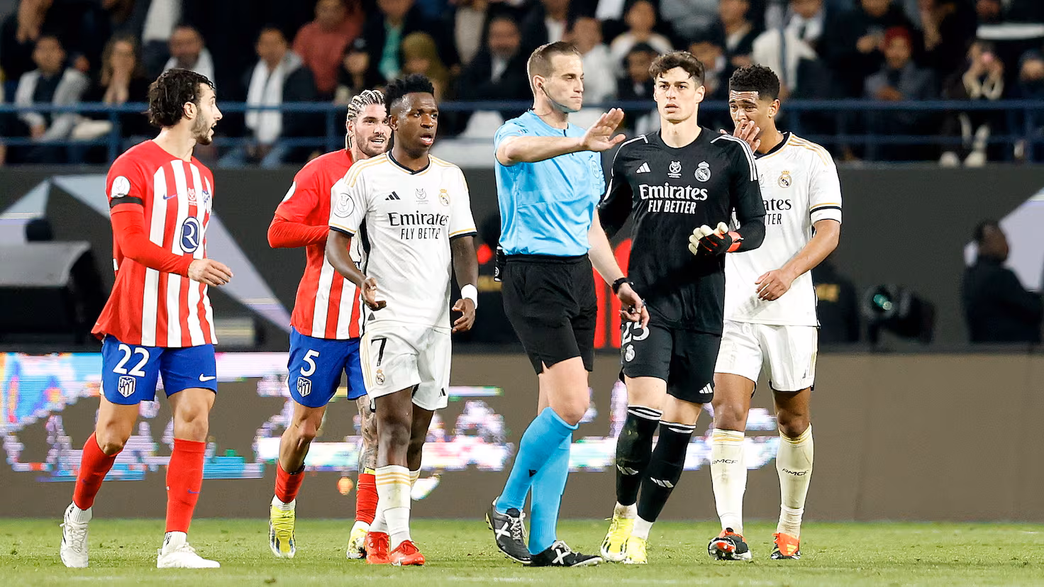 بطاقات حمراء في ديربي ريال مدريد وأتلتيكو