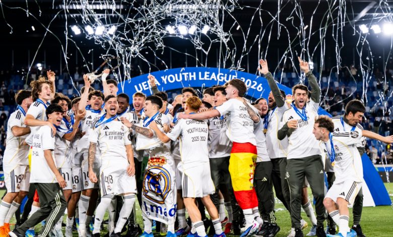 تكريم شباب ريال مدريد في البرنابيو