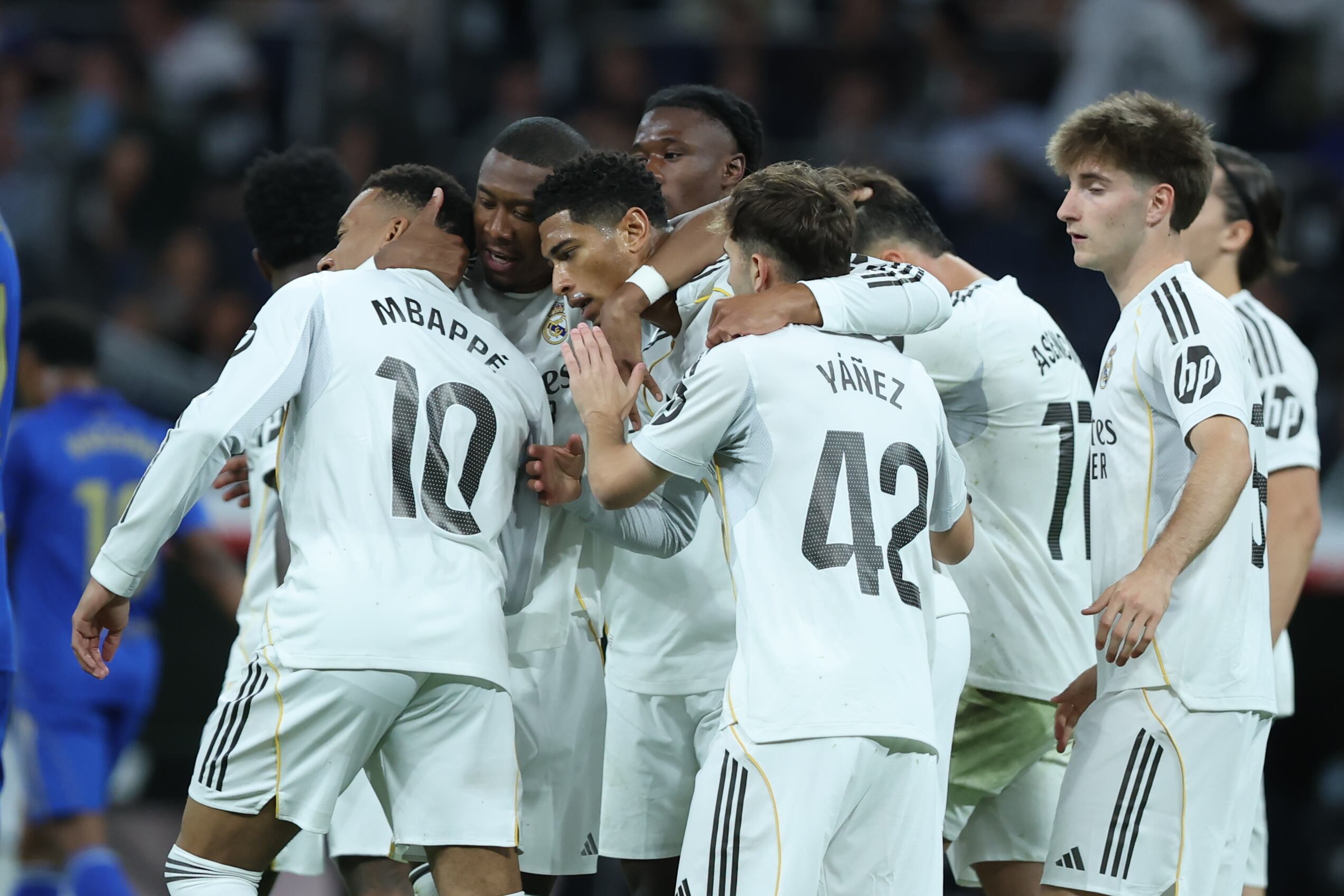 غضب جماهير البرنابيو من ريال مدريد