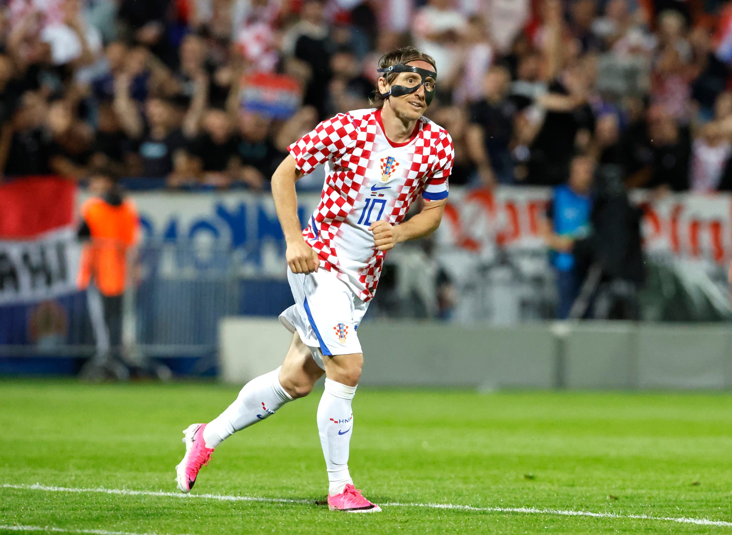 مودريتش يقترب من الاعتزال
