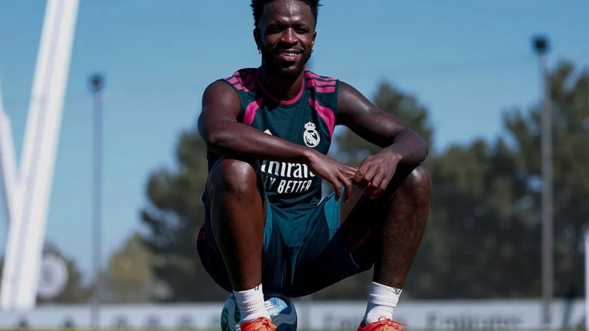 فينيسيوس يجدد مع ريال مدريد